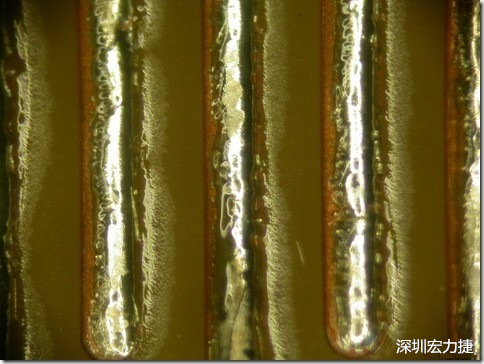 經(jīng)過168小時的高溫高濕環(huán)境實驗后，此錫膏的最低SIR還可達到500,000,000 ohms，取LOG10為108.70，但是可以看到焊錫的邊上還有未吃錫的露銅，表示其吃錫狀況比較差